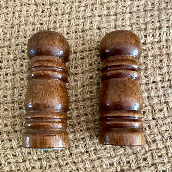 VINTAGE GERMAN WOOD MINI SALT & PEPPER SHAKER SET - Picture 4 of 8